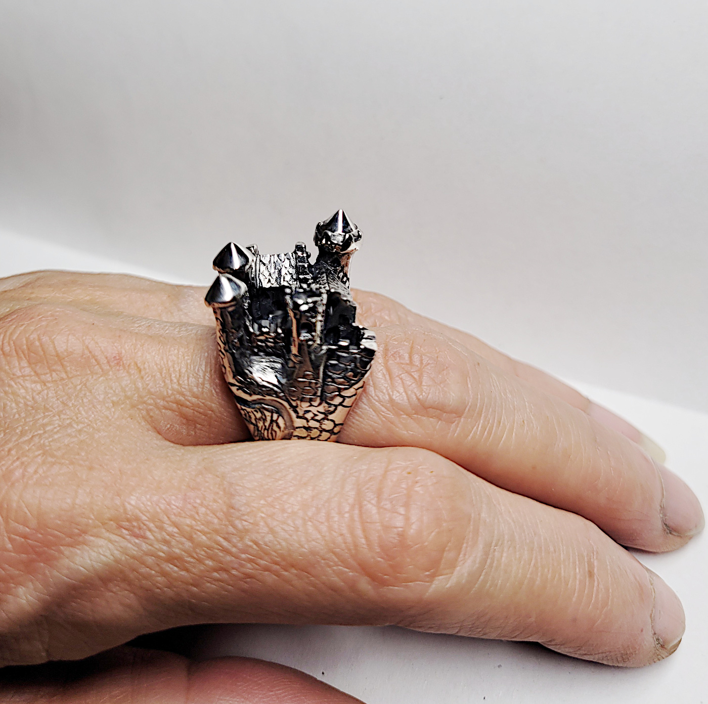 burg-ring-silber-hand