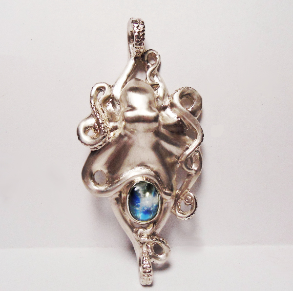 silber-oktopus-kettenanhaenger-mondstein