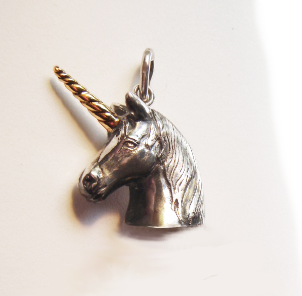 anhaenger-einhorn-kopf-silber-gold.jpg