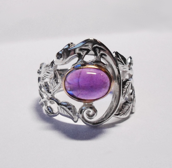 chamaeleon-ring-gold-silber-wei-amethyst.jpg