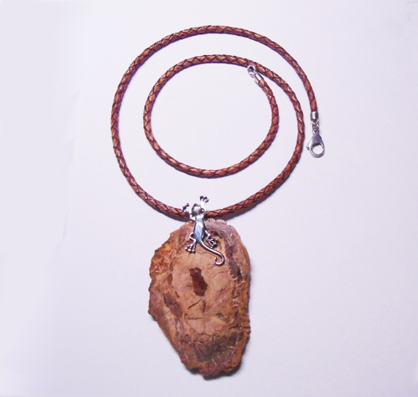 collier-silber-gekko-versteinertes-holz-leder.jpg