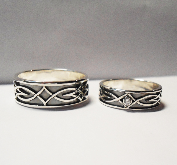 keltische-eheringe-waehlbare-runen-2-brillant.jpg