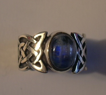 keltischer-ring-mit-mondstein-silber1.jpg
