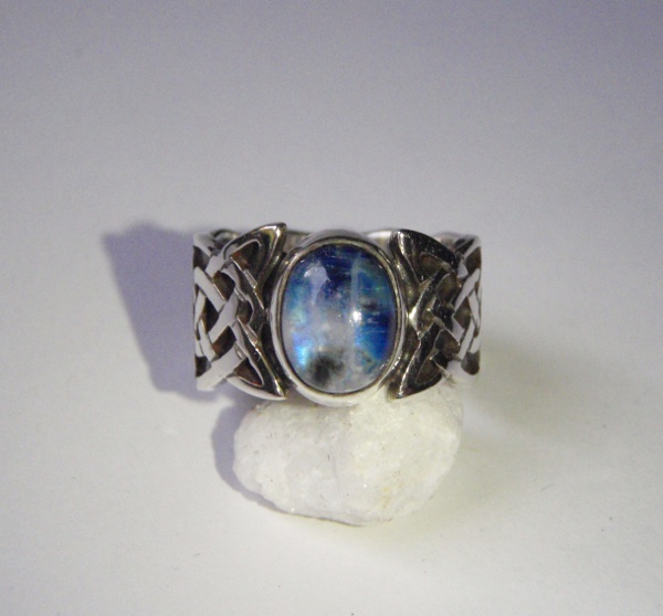 keltischer-ring-mondstein-silber.jpg