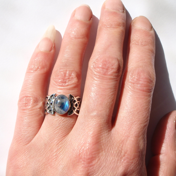 keltischer-ring-silber-mondstein.jpg