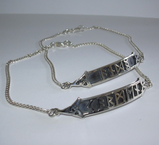 partner-armkettchen-runen-buchstaben-silber.jpg